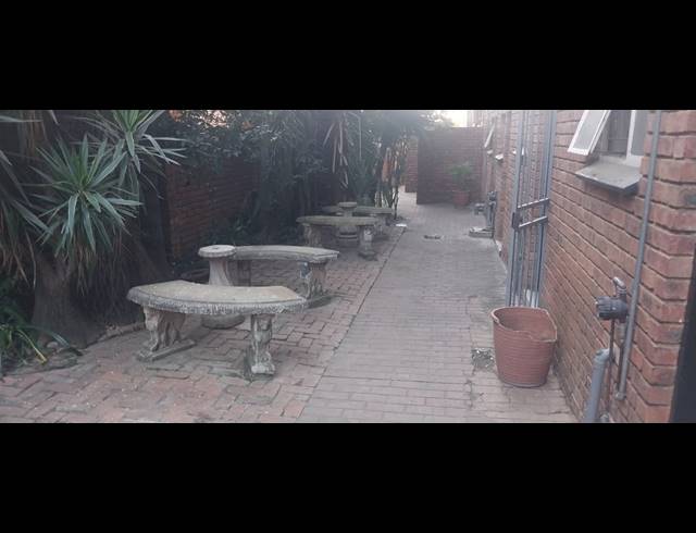 3 BEDROOM FLAT FOR SALE IN PRETORIA WEST